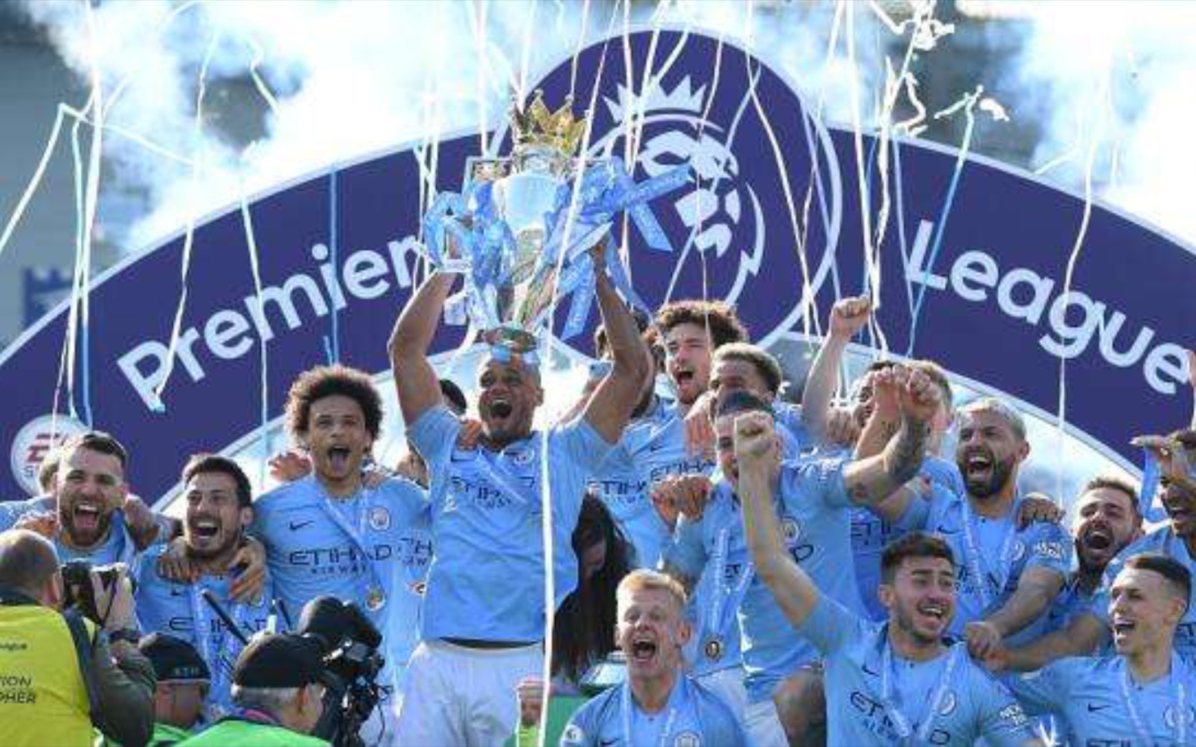 奥会中屹立 奥会中屹立